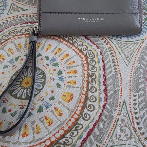 Marc Jacobs New York Gray Leather Wallet, Wristlet Strap - Picture 13 of 13